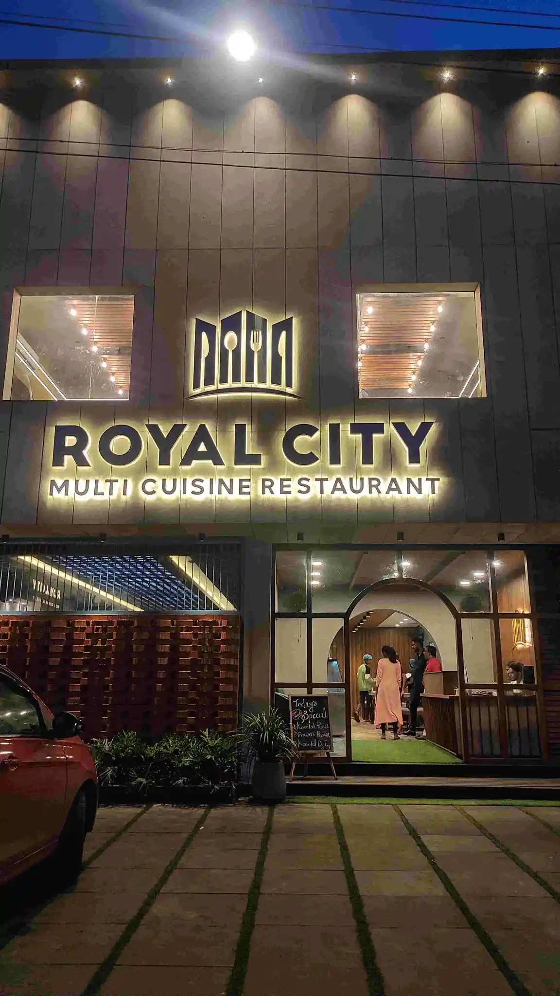 ROYAL CITY MANOOR