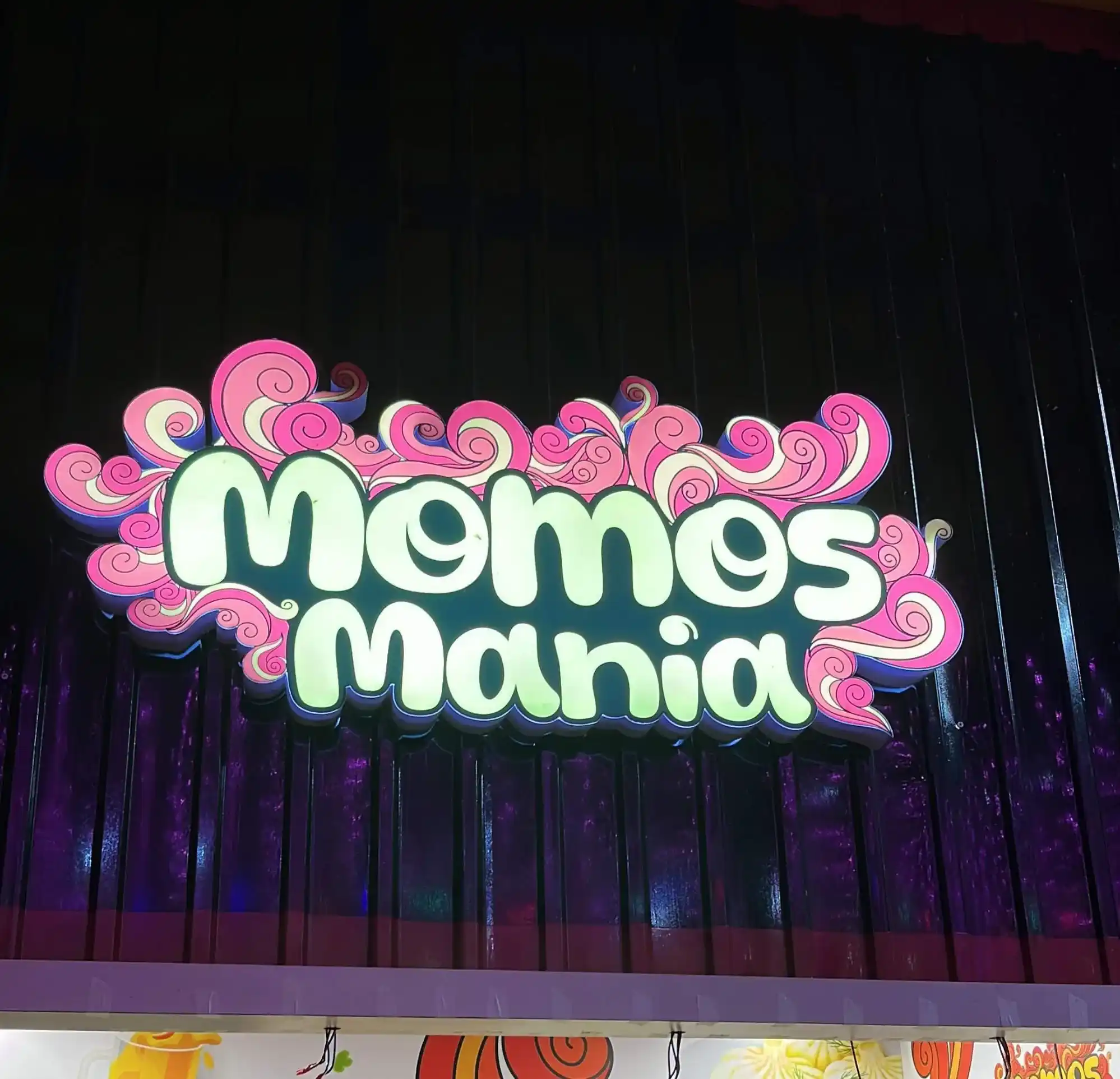 Momos Mania